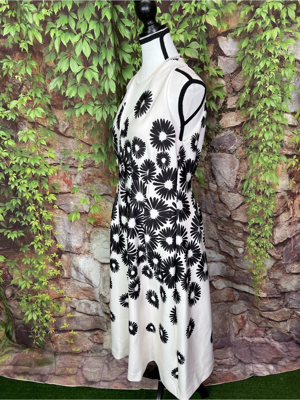 HALSTON Quiet Luxury Fit and Flare Black and Ivory Scuba Knit Event Dress, 10 - Picture 5 of 13